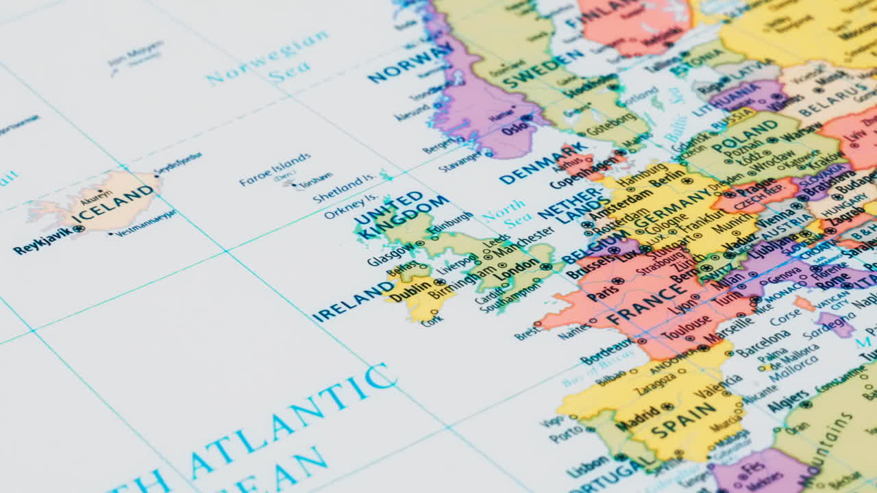 세계 지도 에 있는 나라 의 단어 영국 과 프랑스 와 그 수도 의 상세 한 이름