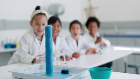 ciencia, experimento y reacción con los niños