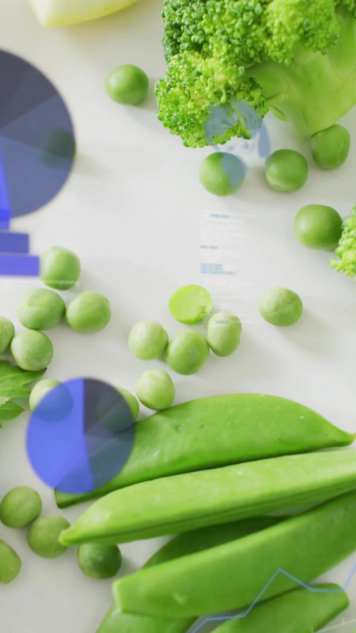 Video verticale: Telecamera che panoramica rivelando il verde mentre grafici blu svaniscono e si stabilizzano mostrando dati.