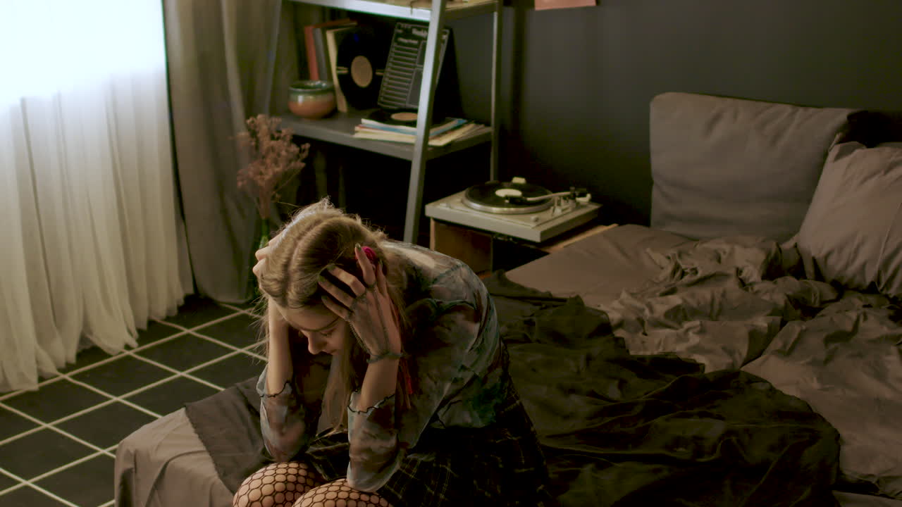 침실에 있는 소녀