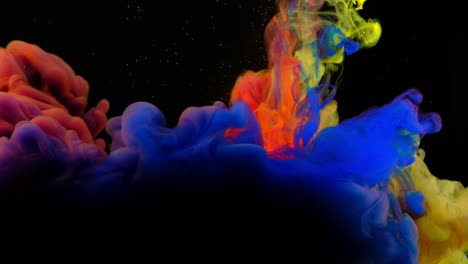 4k, gotas de color en el agua, mezcla de colores abstractos, gota de tinta mezcla de color pintura que cae en el agua tinta de colores en el water, imágenes de 4k,