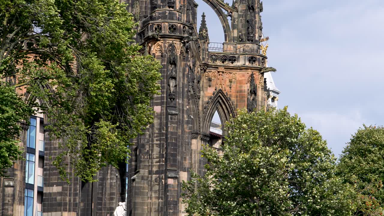 스코틀랜드 에딘버러 에 있는 스 기념비 의 일부