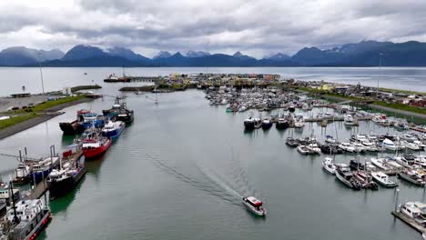 Homer-Alaska-Bootsfahrten-Zum-Dock-Aus-Der-Luft