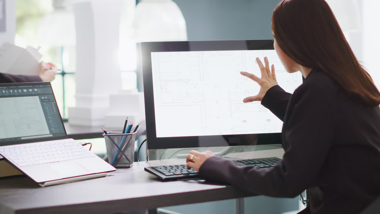 집 리모델링 프로젝트의 블루프린트를 설계하는 건축가