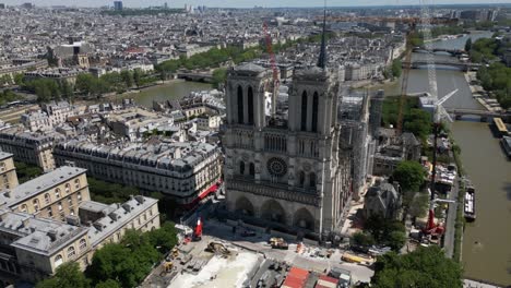 Fortschritte-Beim-Wiederaufbau-Der-Notre-Dame-De-Paris,-Frankreich