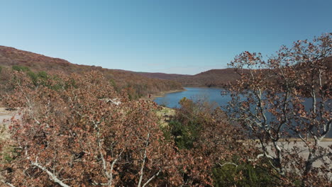 Reveal-Shot-Of-Lake-Fort-Smith-In-Arkansas,-United-States---Aerial-Drone