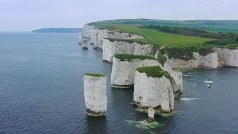 Hermosa-Antena-Sobre-Los-Acantilados-Blancos-De-Dover,-Cerca-De-Old-Harris-Rocks-En-La-Costa-Sur-De-Inglaterra-1