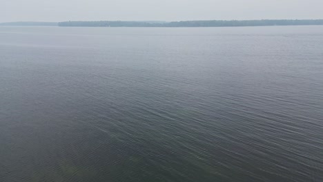 Wellen-Und-Wasserwellen,-Meeresoberfläche---Drohnenaufnahme-Aus-Der-Luft