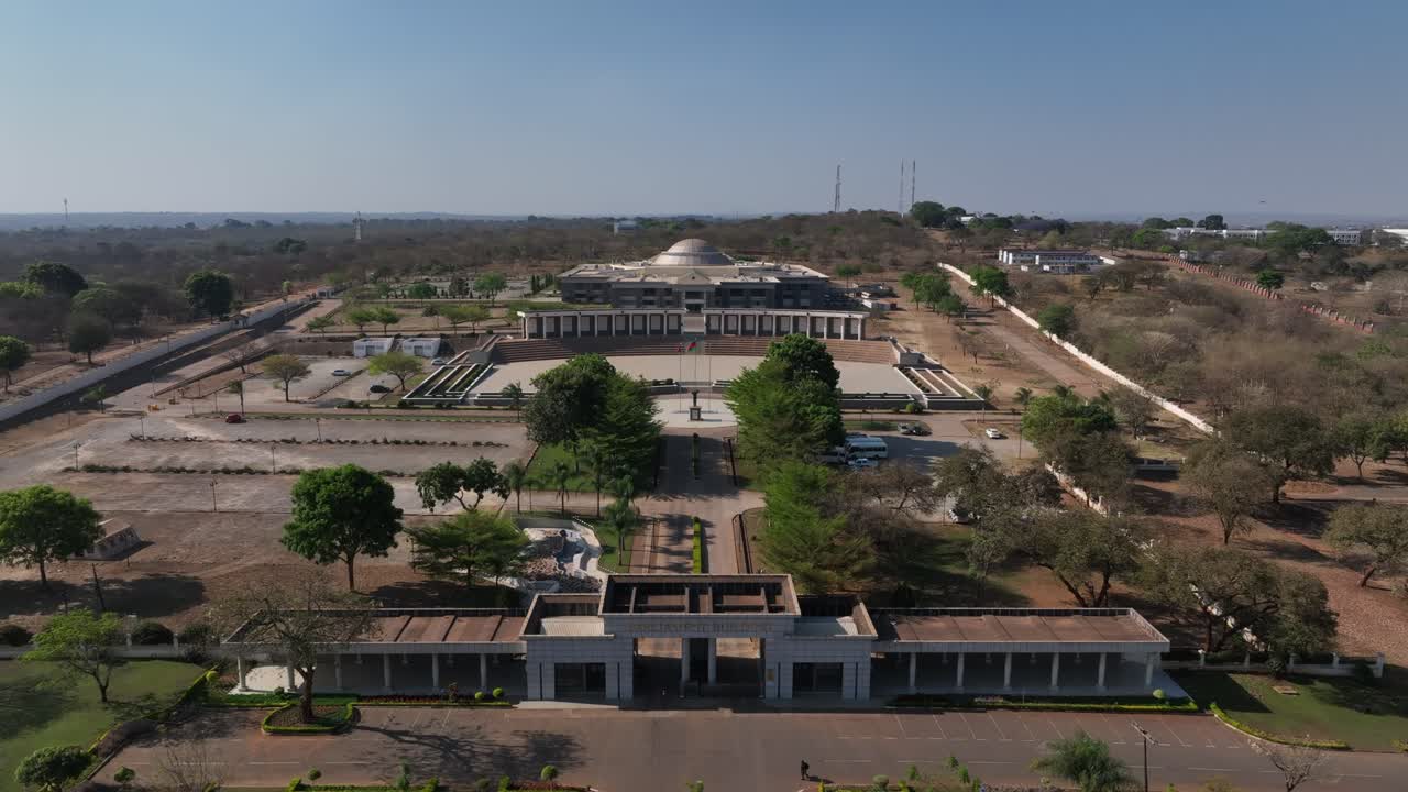una vista casi aérea del complejo del edificio del parlamento de malawi en lilongwe. malawi.