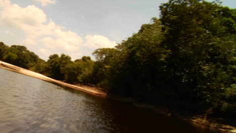 Pov-Erschossen-Den-Amazonas-In-Brasilien-Hinunter