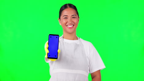 Asiatische-Frau,-Haushälterin-Und-Telefonmodell-Auf-Grün