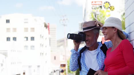 Pareja-Madura-Está-De-Visita