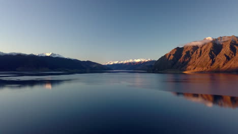 Lake-Hawea-Und-Die-Berge-Der-Südalpen