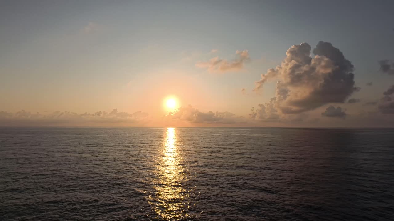 바다 위의 아름다운 일몰