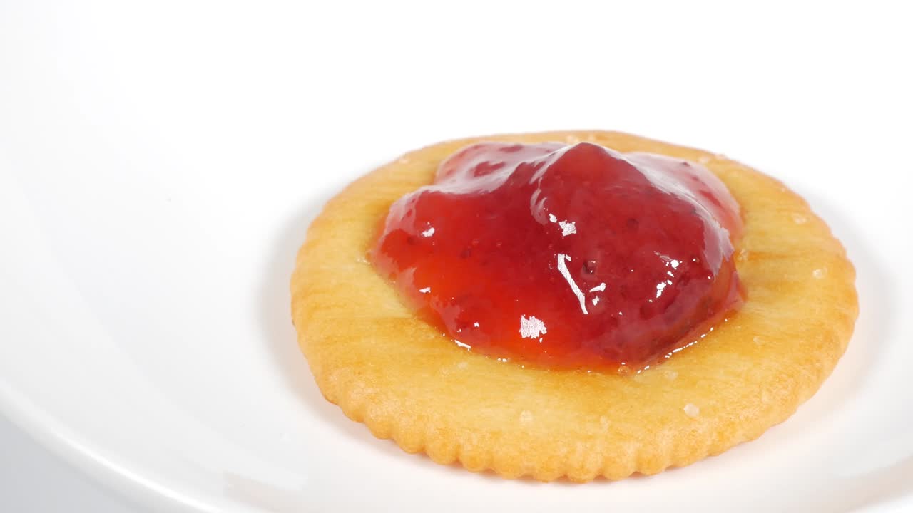 Round crackers with strawberry jam