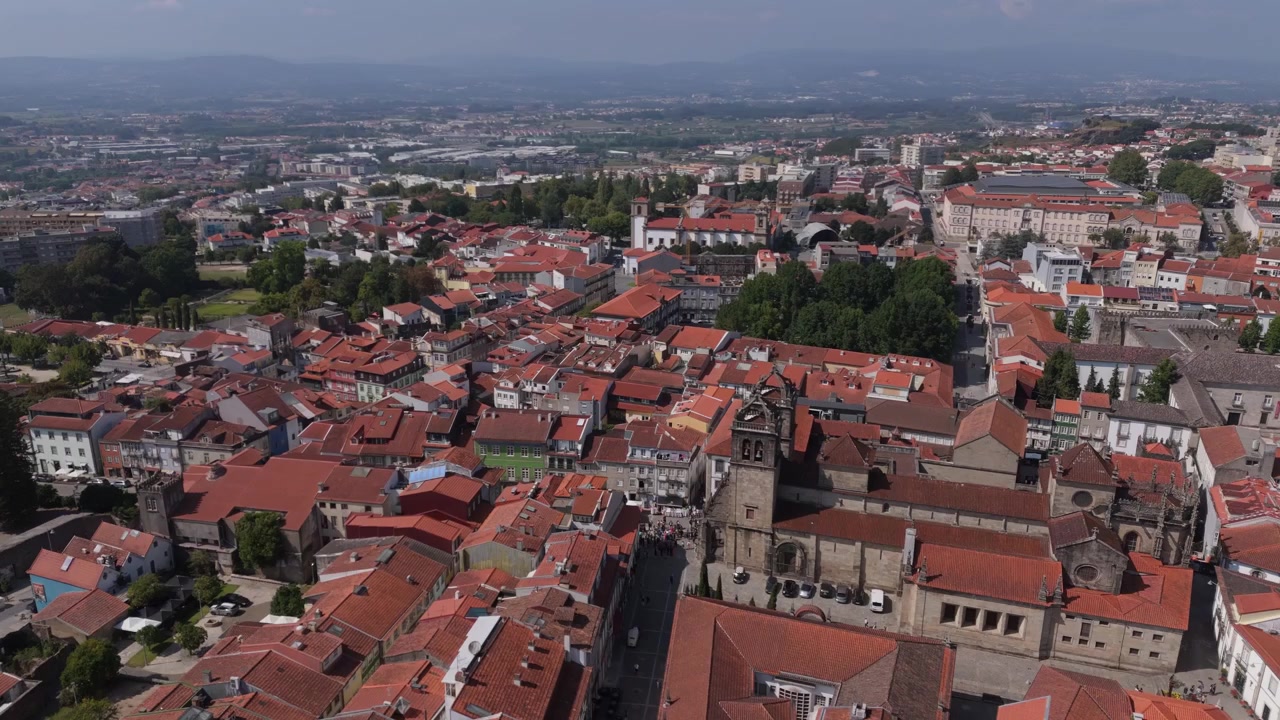 Luftfoto - hustage i Braga, Portugal og Sé de Braga
