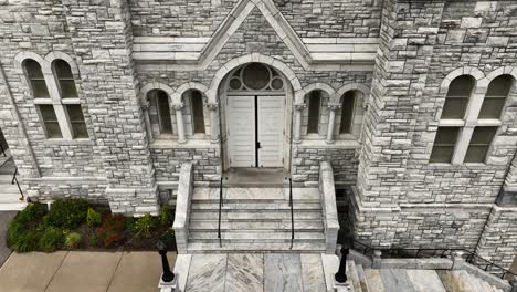 Bird&#039;s eye angle to level at the church entrance