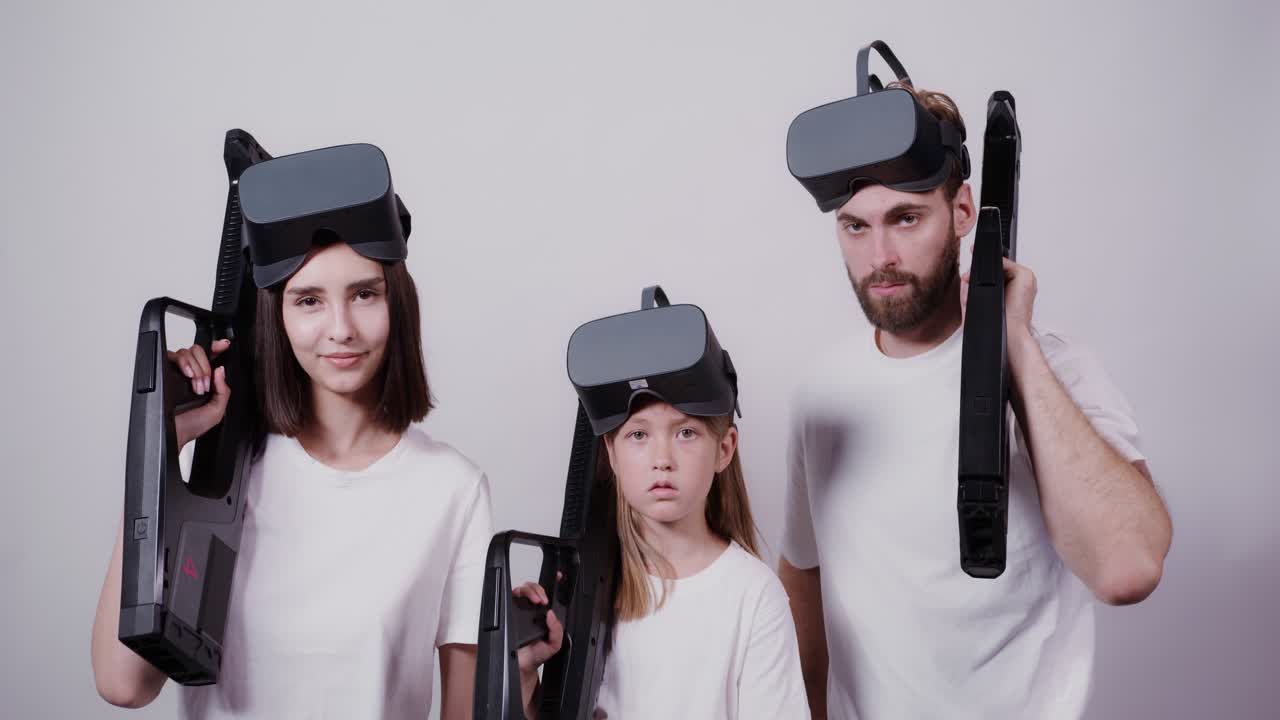 familia disfrutando de la experiencia de juegos en realidad virtual