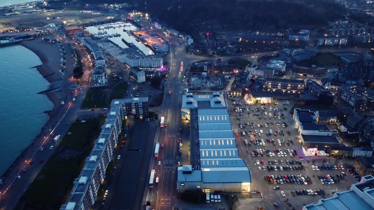 밤 에 도시 풍경 을 공중 에서 볼 수 있다