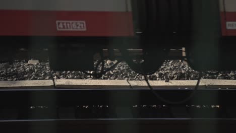 el tren en los rieles, 4k uhd slowmo