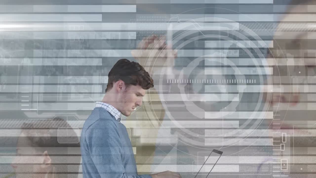 animación de un hombre de negocios usando computadora portátil y escaneo de alcance