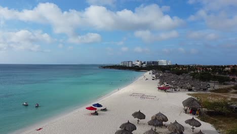 Aruba-Eagle-Beach-Drone-Despegando