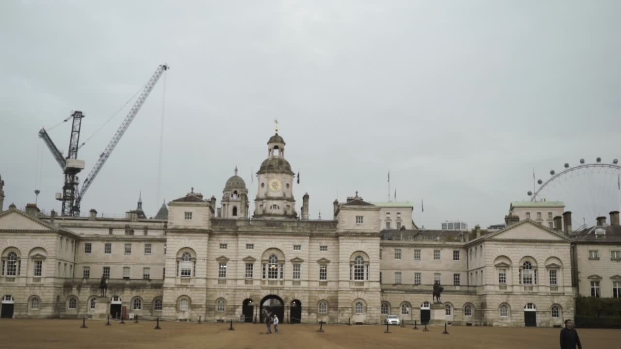 el palacio de buckingham o el desfile de los guardias a caballo en londres, reino unido