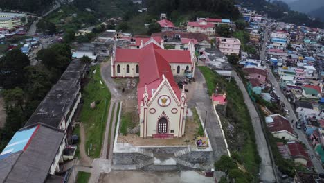 Drone-shot-of-Sacred-Heart-Catholic-Church-in-the-hills-of-Kodaikanal,-Dindigul,-Tamil-Nadu,-India