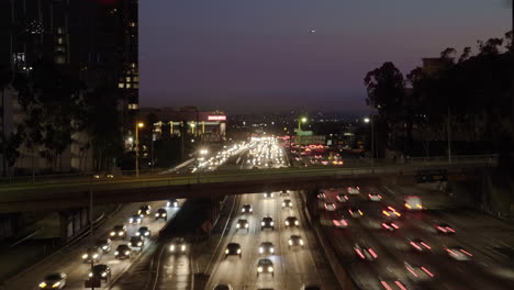 el lapso de tiempo del tráfico de los ángeles al final del día