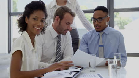 Close-up-on-businesswoman-smiling-with-thumbs-up