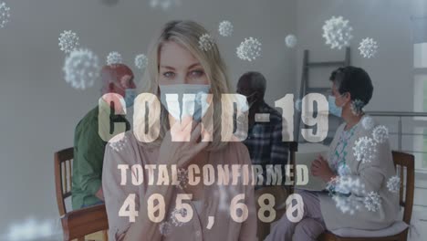 코로나19 사례가 증가하는 코로나19 텍스트 카우카시아 여성의 초상화가 얼굴 마스크를 벗고 있습니다.