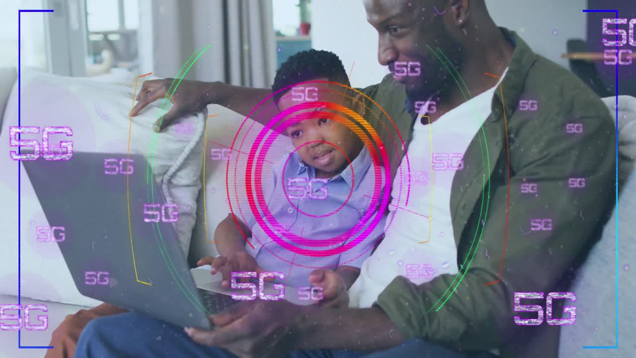 animación de escaneo de alcance sobre personas que usan portátiles