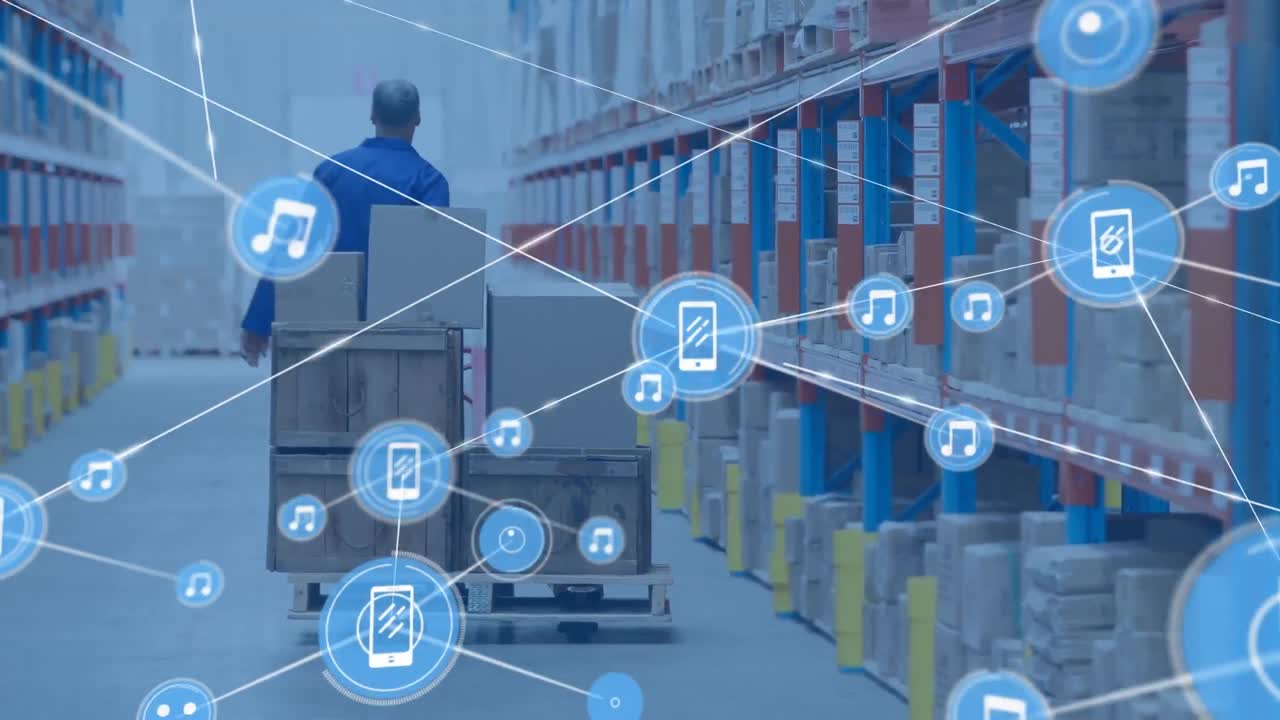 animación de la red de conexiones con iconos sobre el hombre que trabaja en el almacén