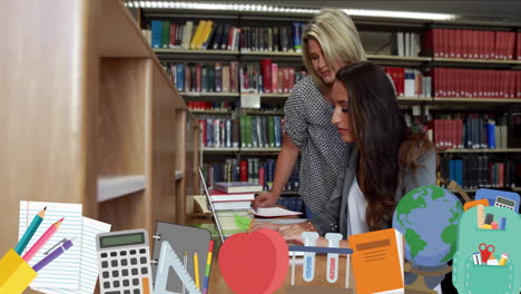animación de iconos de artículos escolares sobre diversas maestras en la biblioteca