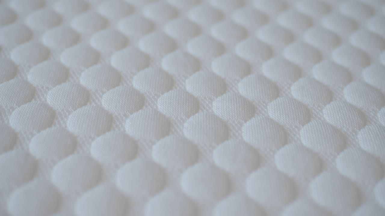 バブル模様の白いマットレスのクローズアップ