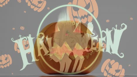 Fröhlicher-Halloween-Text-Und-Kürbissymbole,-Die-Vor-Grauem-Hintergrund-Gegen-Halloween-Kürbis-Fallen