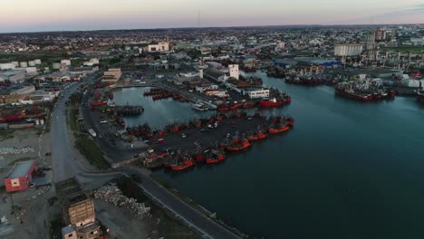el puerto de la ciudad de mar del plata con tus barcos