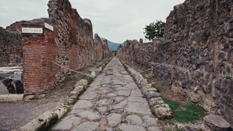 Antigua-Calle-Romana-En-Pompeya,-Italia