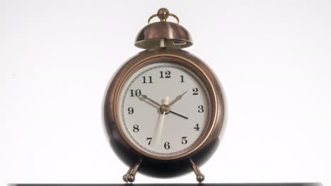 horario de ejecución del despertador en fondo blanco