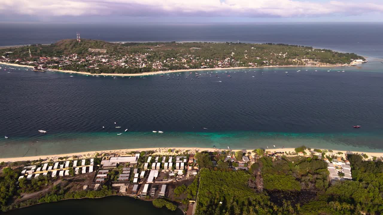 Drohnenansicht von Gili Meno und Gili Trawangan.