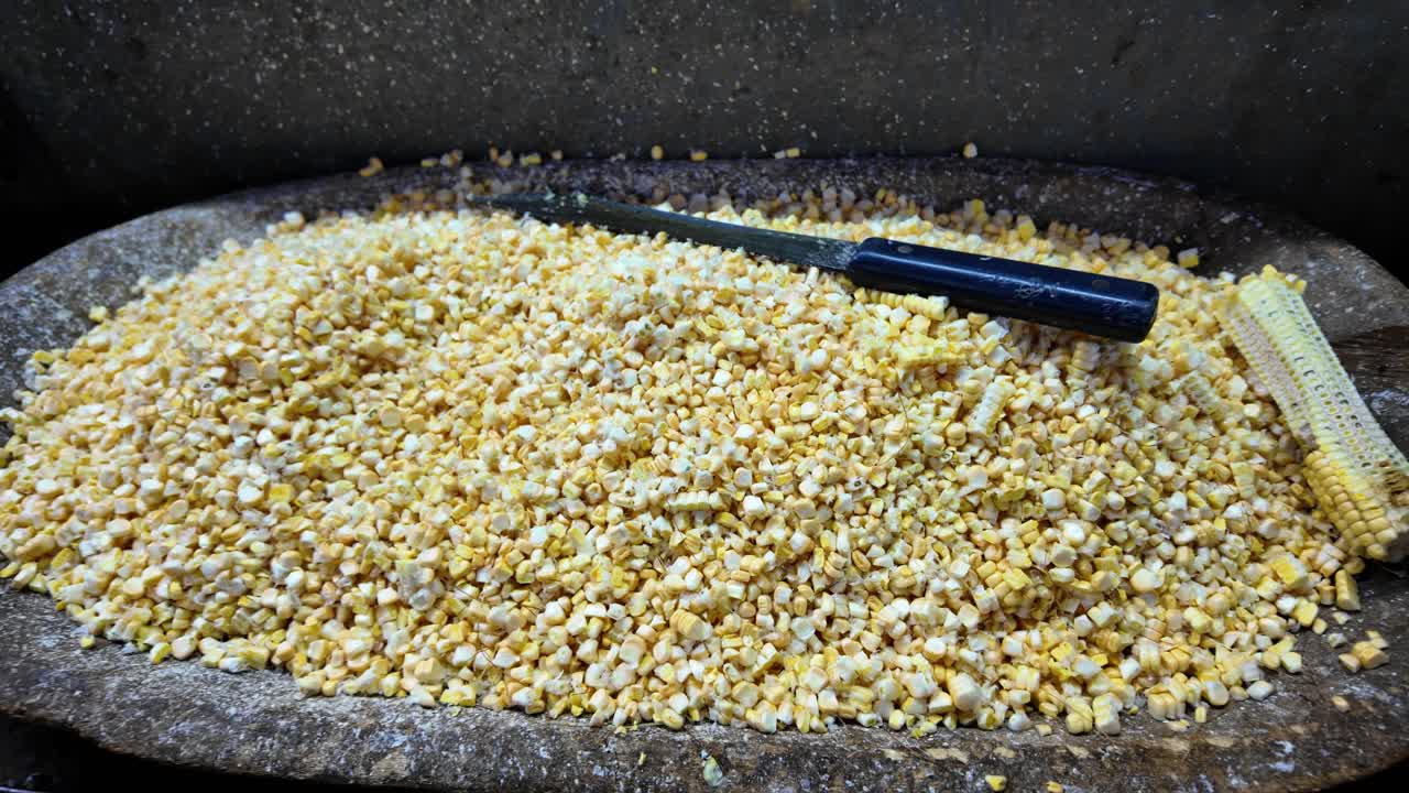 Zoom out from freshly peeled corn on the cob, revealing vibrant texture and golden kernels