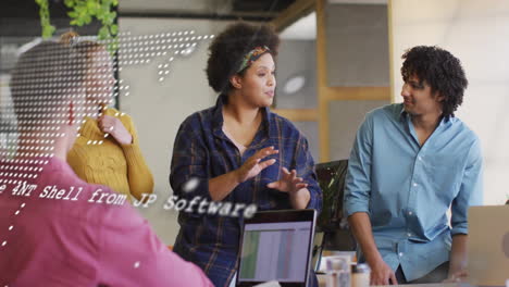 animación del procesamiento de datos financieros sobre diversas personas de negocios en la oficina