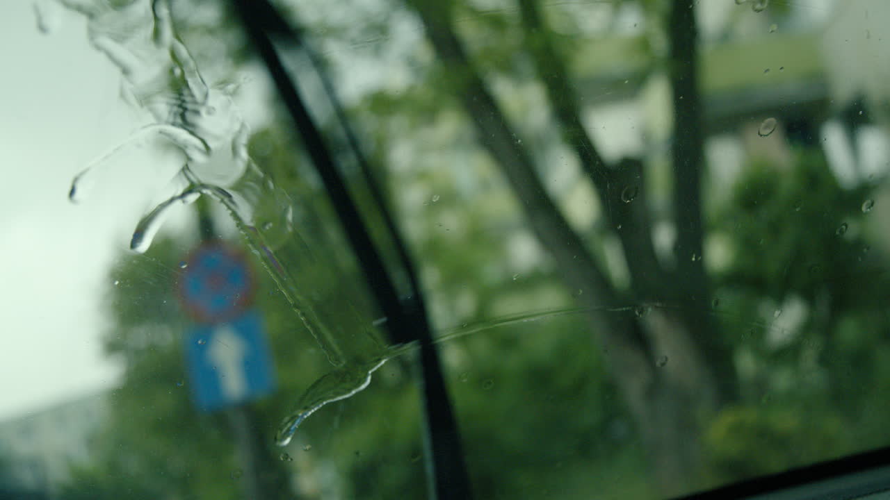 자동차 앞유리 와이퍼 비 멈춤