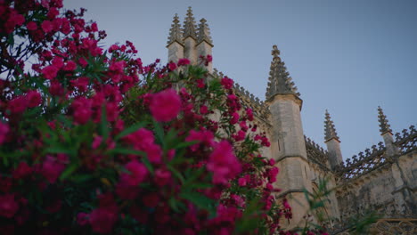 Monasterio-De-Batalha-Hermoso-Detalle-De-Arquitectura-Gótica-Desde-El-Exterior-Primer-Plano