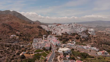 el pueblo blanco de mojácar durante el día