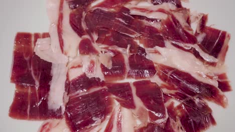 Jamón-Ibérico-Giratorio,-Jamón-Curado-Español,-Sobre-Fondo-Blanco-Aislado