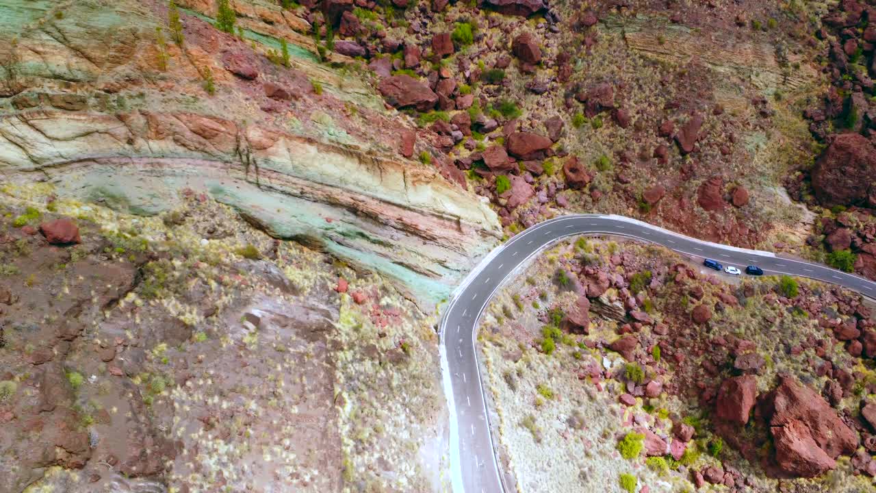 Camino panorámico de las montañas