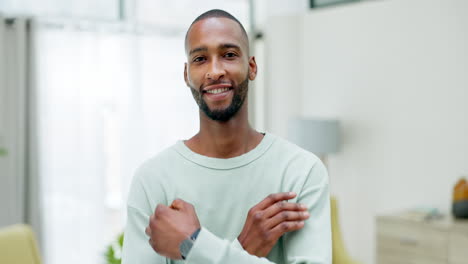 feliz, relajarse y la cara de un hombre negro con brazos
