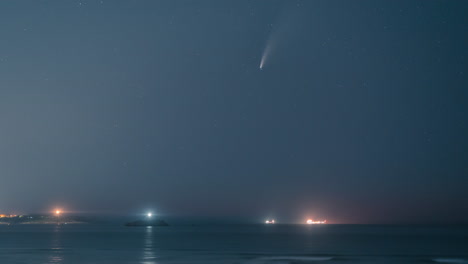 Comet-Neowise-over-2-lighthouses-and-boats-in-Santander,-Cantabria,-Spain