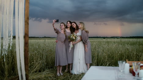 Bride-posing-with-her-bridesmaids